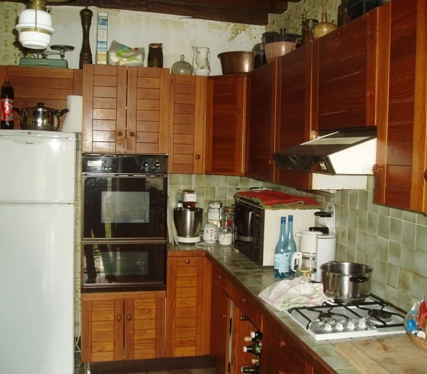 Avant / Après : Rustique vs vintage Une cuisine de maison de campagne réinventée avec charme et authenticité, photo 1